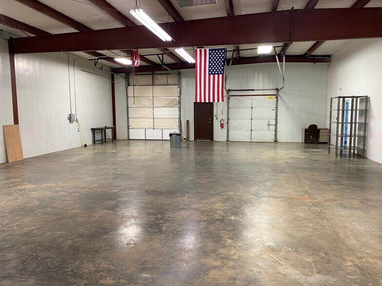 More Photos Of 6610 Denver Industrial Park Rd, Denver Warehouse For Lease