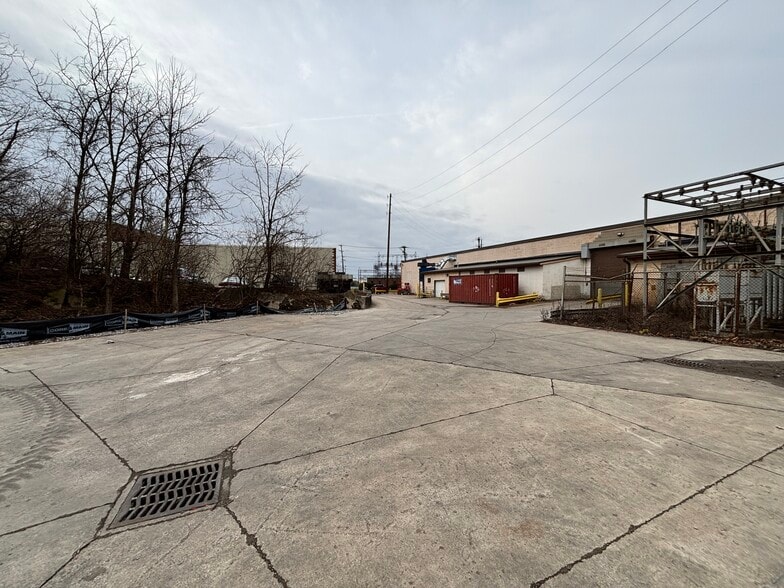 More Photos Of 4911 Grant Ave, Cuyahoga Heights Manufacturing For Lease