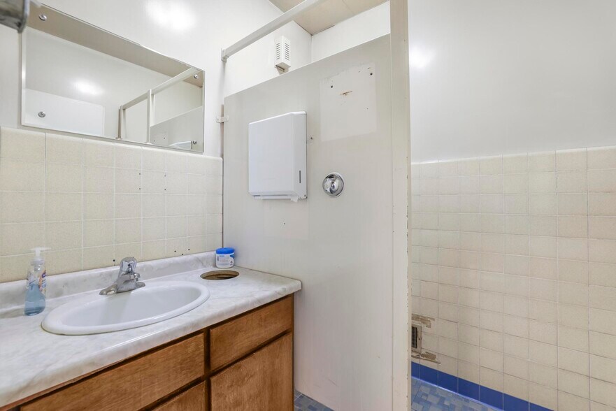 More Photos Of 507 Main Ave W, Twin Falls Flex For Sale