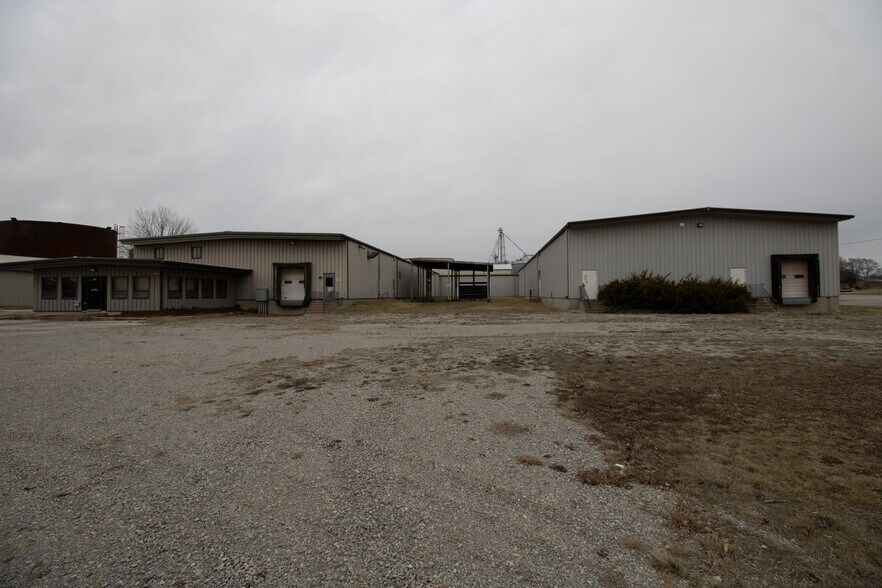 More Photos Of 403 W 1st St, Wilton Manufacturing For Sale