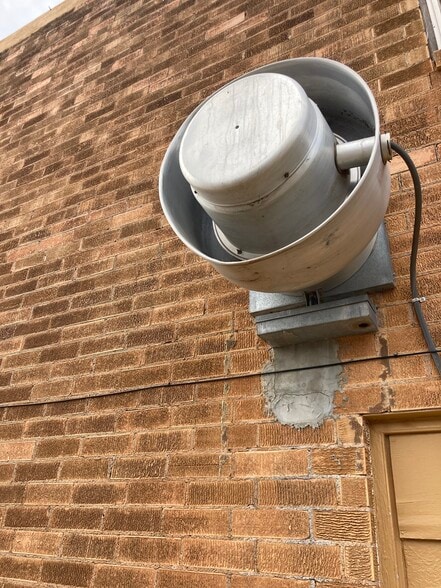 More Photos Of 202 S Hoy St, Buffalo Hotel For Sale