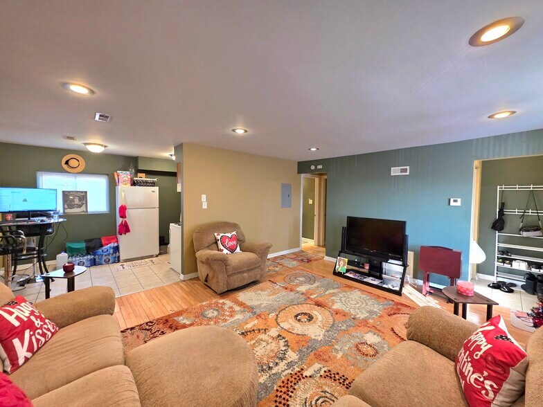 More Photos Of 7815 S Kedzie Ave, Chicago Storefront Retail Residential For Sale