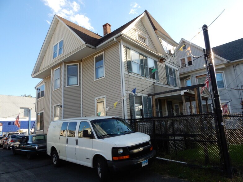 More Photos Of 105 Wood Ave, Bridgeport Light Manufacturing For Sale