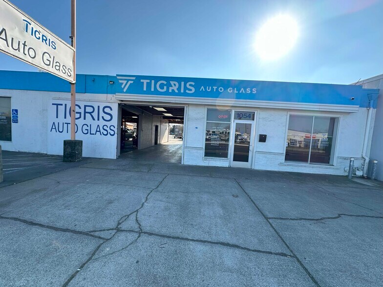 Primary Photo Of 1054 El Camino Ave, Sacramento Freestanding For Sale
