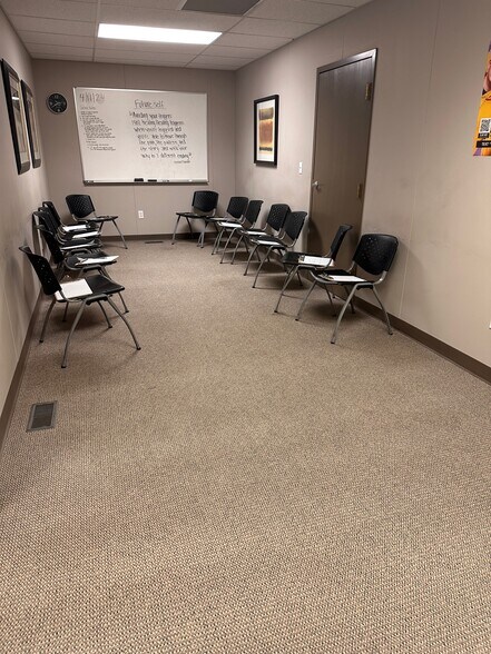 More Photos Of 1289 S Linden Rd, Flint Medical For Lease