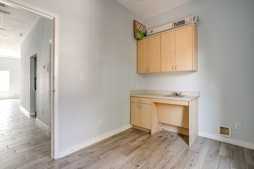 More Photos Of 11751 Alta Vista Rd, Fort Worth Medical For Lease