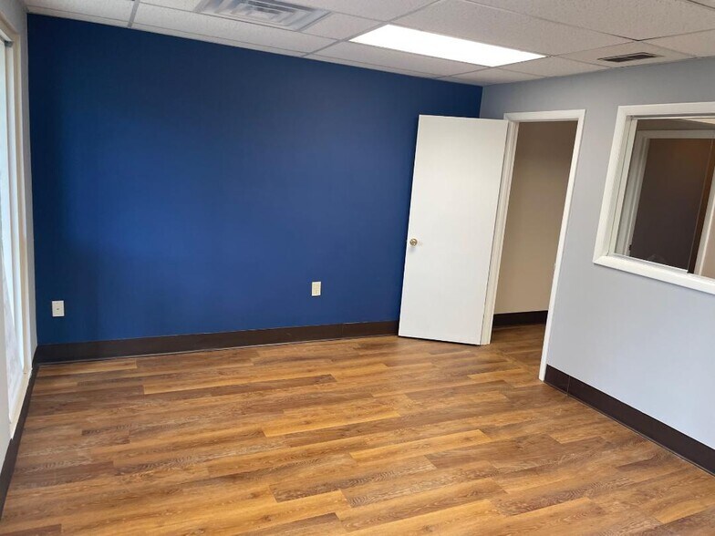 More Photos Of 1616 Forest Dr, Annapolis Medical For Lease