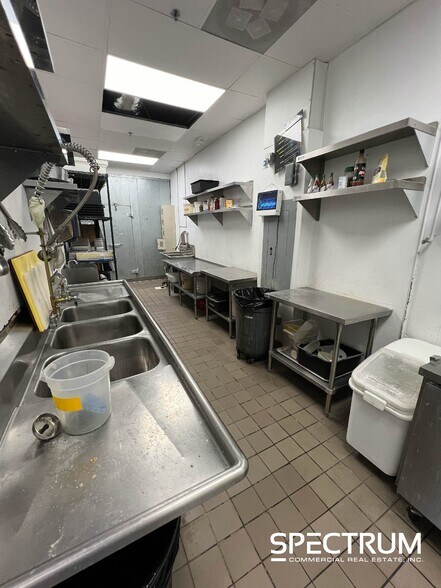 More Photos Of 21514-21534 Devonshire St, Chatsworth Storefront For Lease