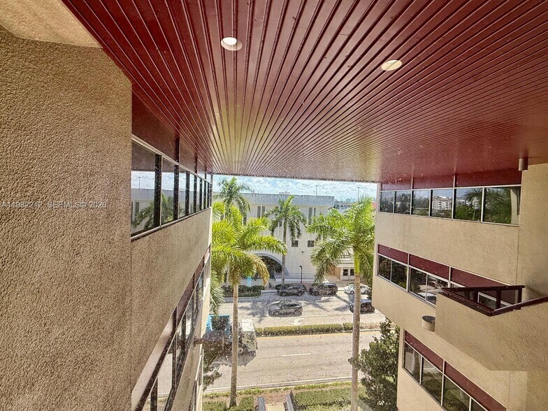 More Photos Of 111 KANE CONCOURSE St, Bay Harbor Islands Office For Sale