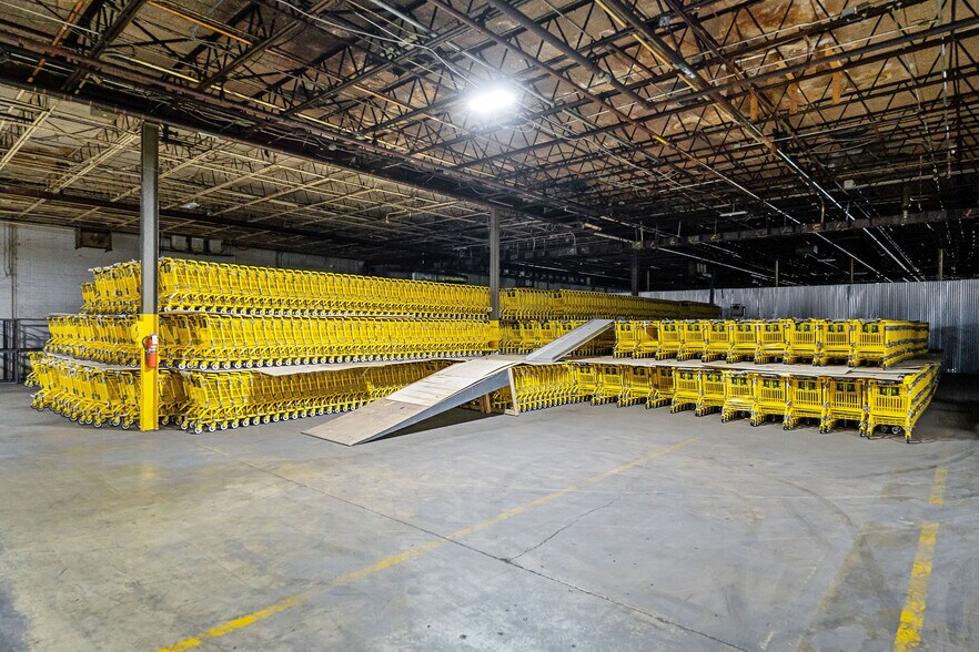 More Photos Of 204 Red Rd, McMinnville Warehouse For Sale