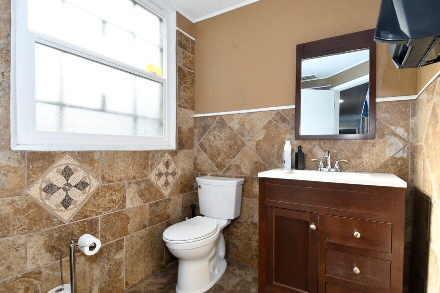 More Photos Of 143 NE Elliott Ave, Gresham Freestanding For Sale