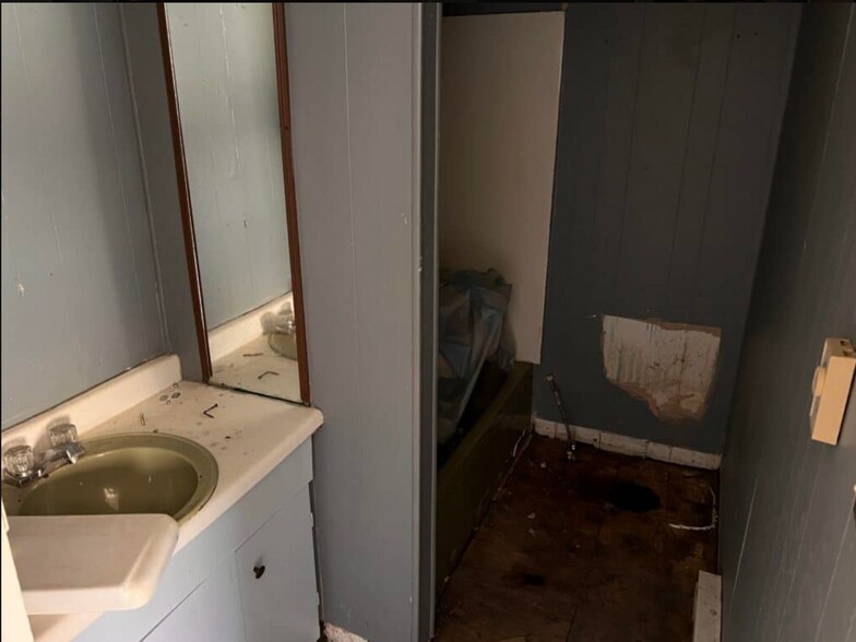 More Photos Of 5 Beverly Ln, Marissa Apartments For Sale