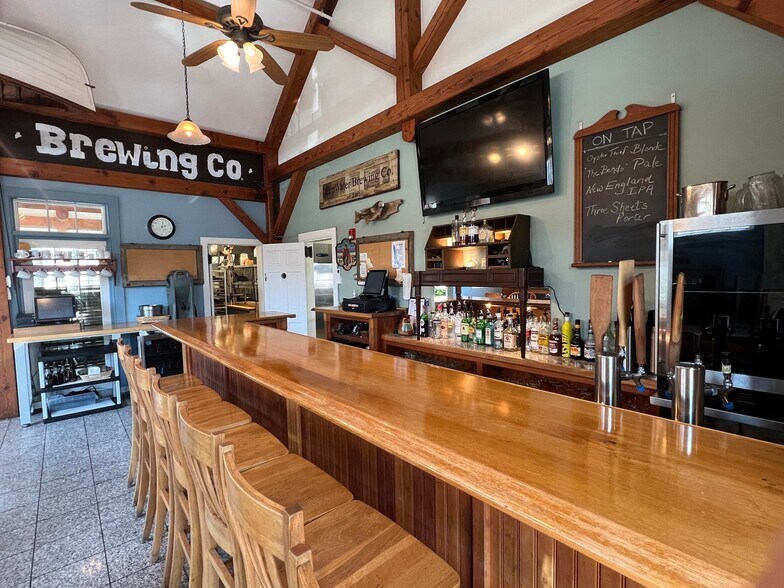 More Photos Of 33 Tenney Hl, Blue Hill Restaurant For Sale
