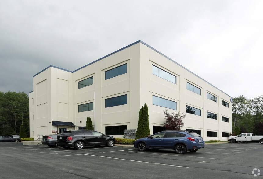 More Photos Of 15 Dartmouth Dr, Auburn Office For Lease