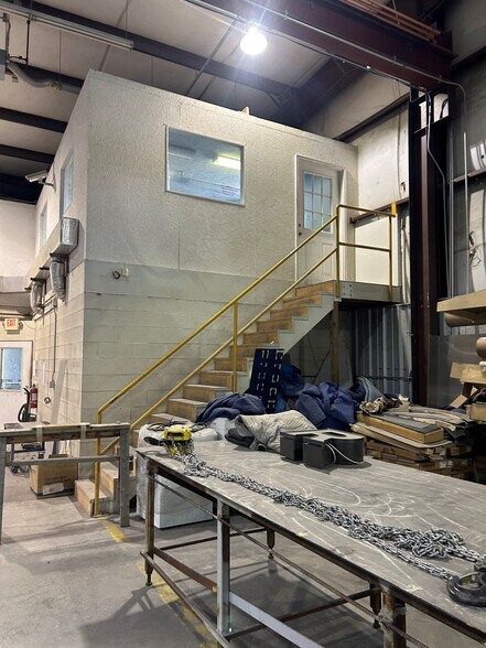 More Photos Of 334 Industrial Park Rd, Bluefield Industrial For Lease