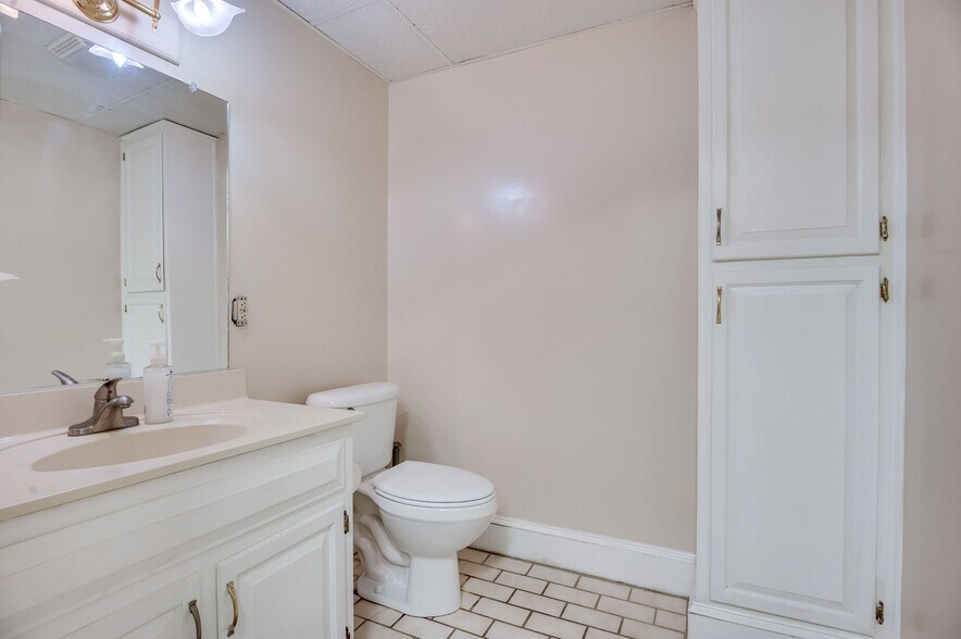More Photos Of 112 Old Bridge St, Jacksonville Office For Sale