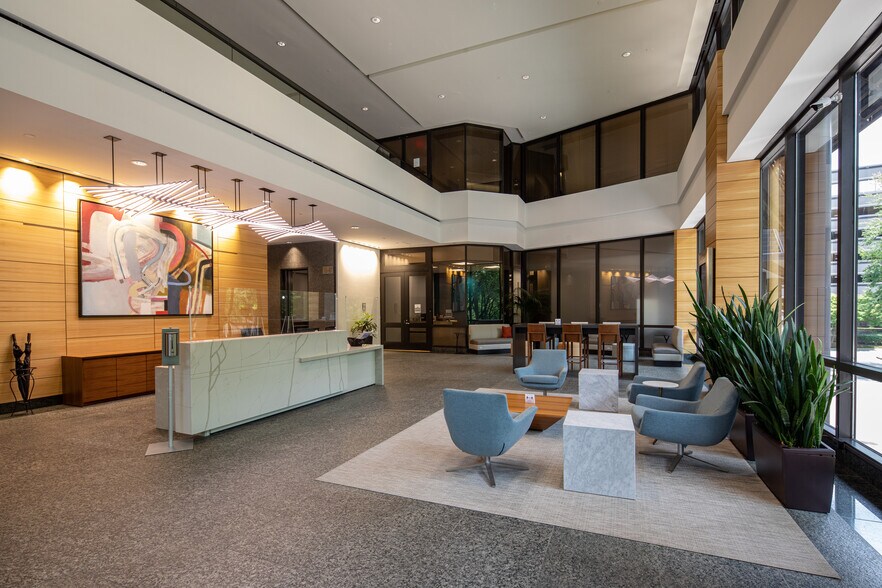 More Photos Of 2 Ravinia Dr, Atlanta Office For Lease