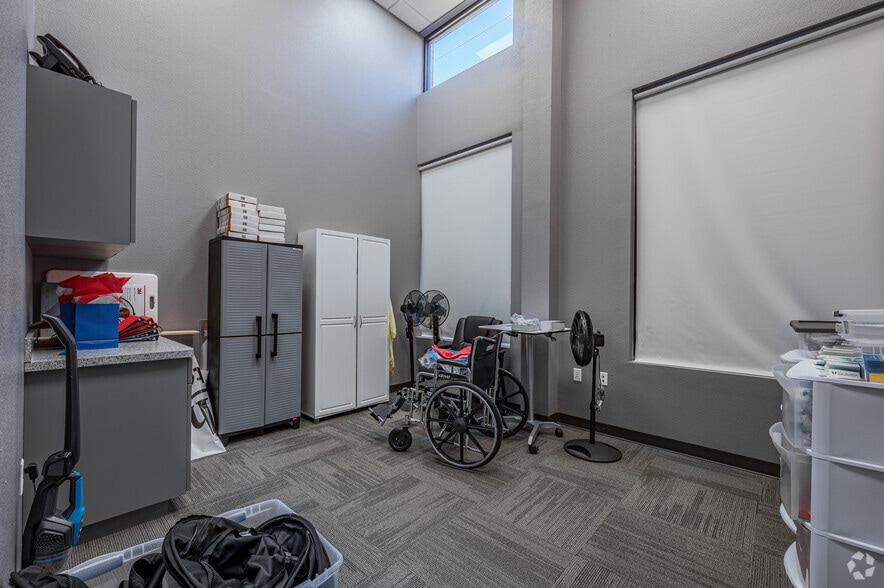 More Photos Of 8479 Davis Blvd, North Richland Hills Medical For Lease