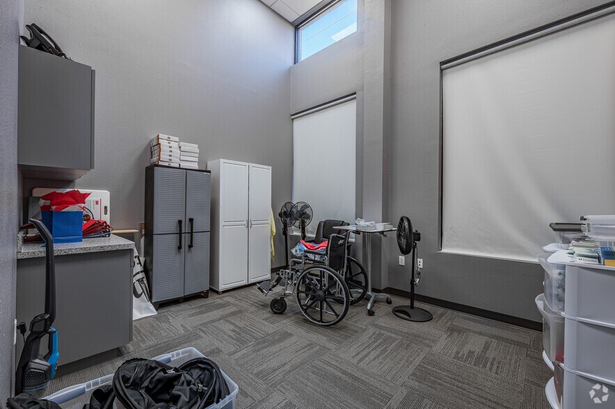 More Photos Of 8479 Davis Blvd, North Richland Hills Medical For Lease