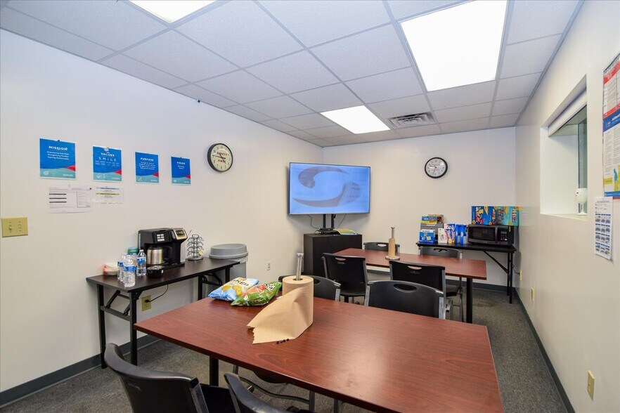 More Photos Of 103 Duncan Ln, Radford Distribution For Lease