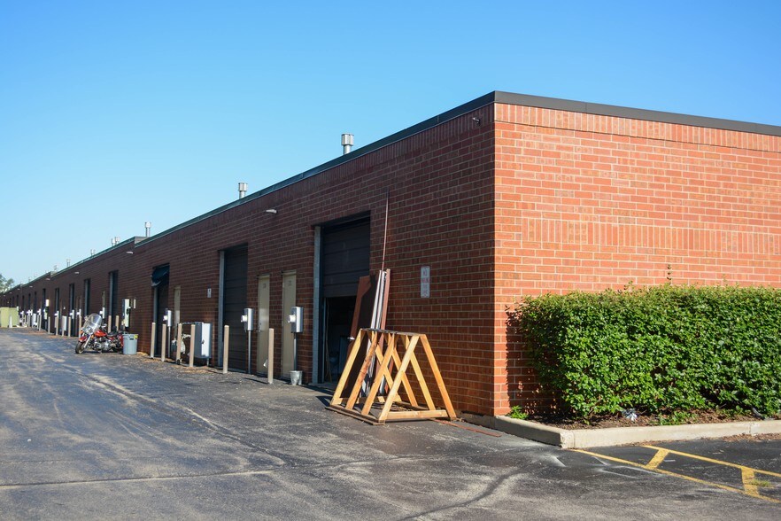 More Photos Of 111 Erick St, Crystal Lake Light Manufacturing For Lease