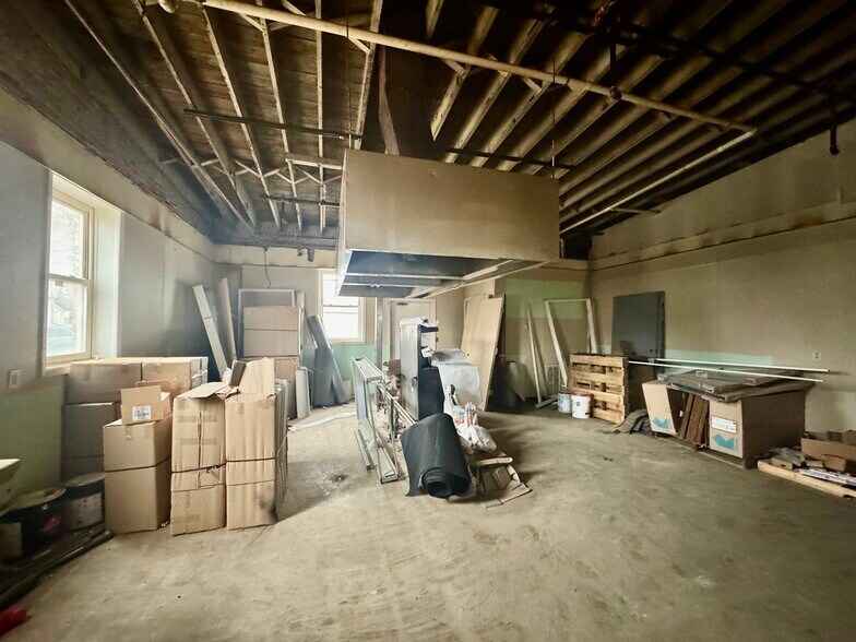 More Photos Of 120 Walnut St, Washington General Retail For Sale