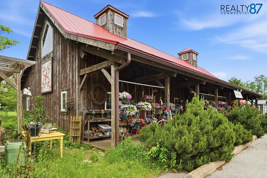 More Photos Of 495 Miller Rd, Hiawatha Specialty For Sale