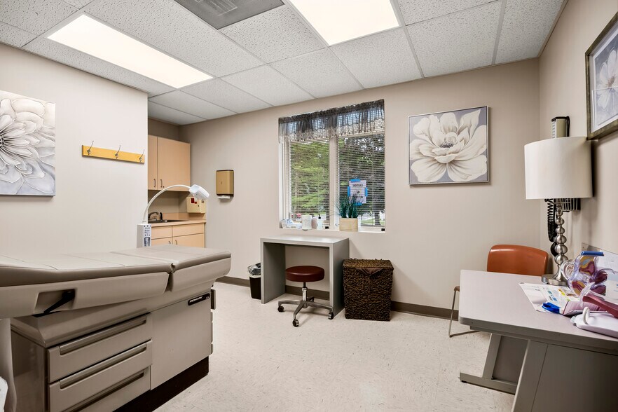 More Photos Of 2 Chelsea Pl, Clifton Park Medical For Sale