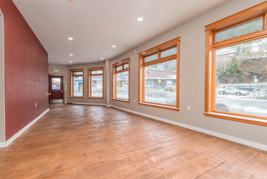 More Photos Of 1059 Water St, Ketchikan General Retail For Sale