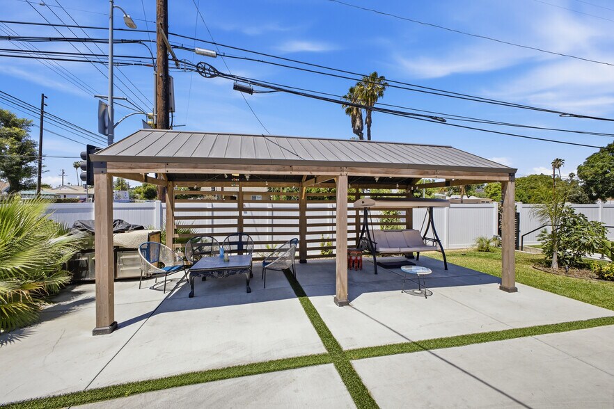 More Photos Of 18853 Saticoy St, Reseda Apartments For Sale