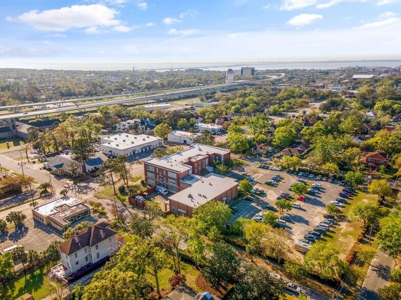More Photos Of 1301 N Palafox St, Pensacola Office For Lease