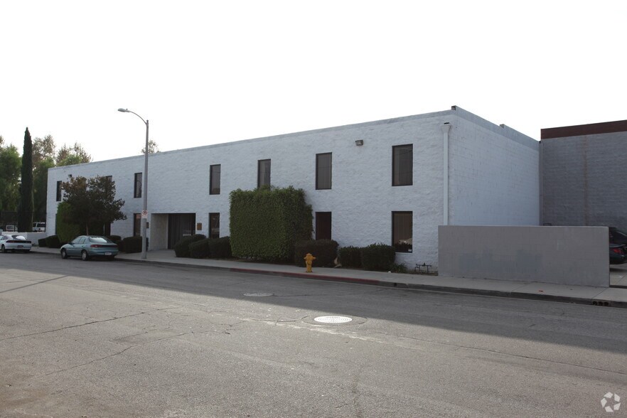 More Photos Of 8911 Independence Ave, Canoga Park Warehouse For Lease