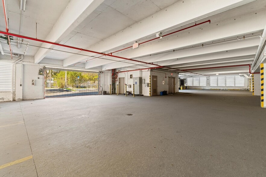 More Photos Of 9480 S Dixie Hwy, Miami Office For Lease