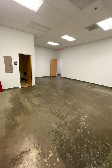 More Photos Of 3049 S 6th St, Klamath Falls Storefront Retail Office For Lease