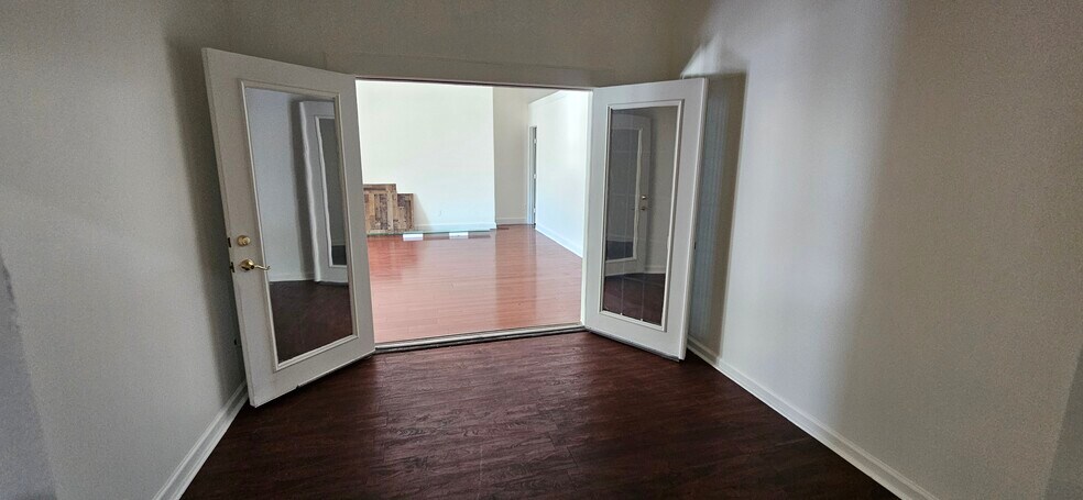More Photos Of 605 Bradford Ave, Kemah General Retail For Lease
