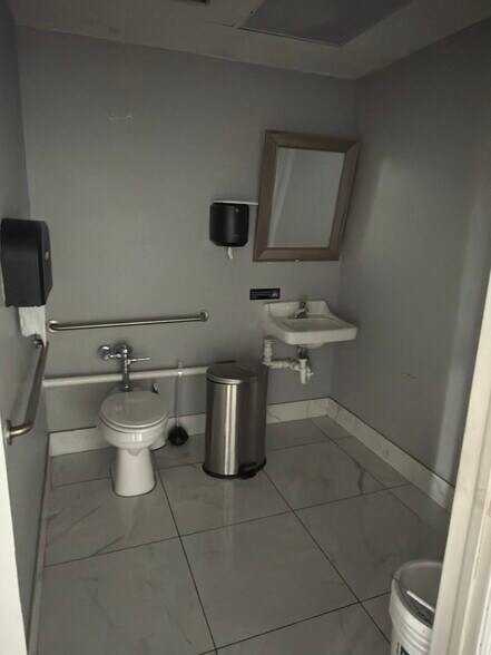 More Photos Of 3527 Tamiami Trl, Port Charlotte Freestanding For Sale