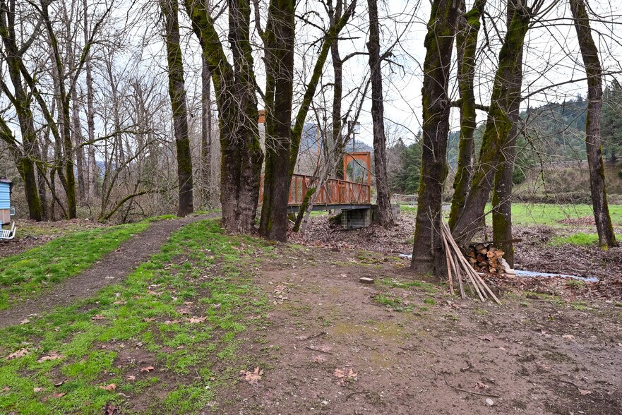 More Photos Of 999 Old Highway 99, Wolf Creek Specialty For Sale