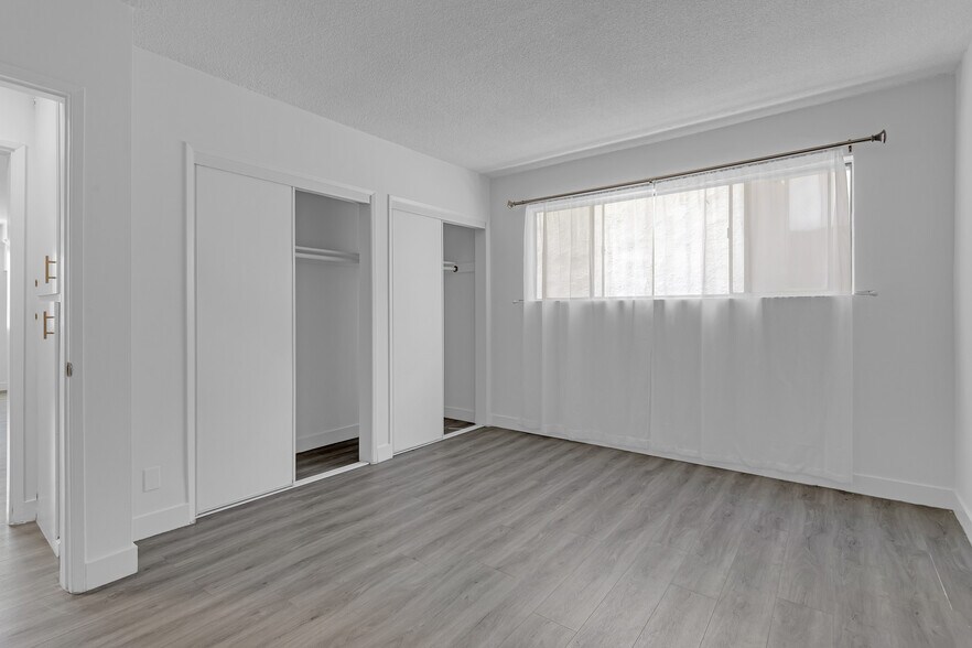 More Photos Of 1030 N Orange Grove Ave, Los Angeles Apartments For Sale