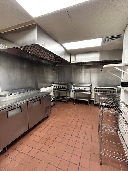 More Photos Of 1613 W Broadway St, Andrews General Retail For Sale