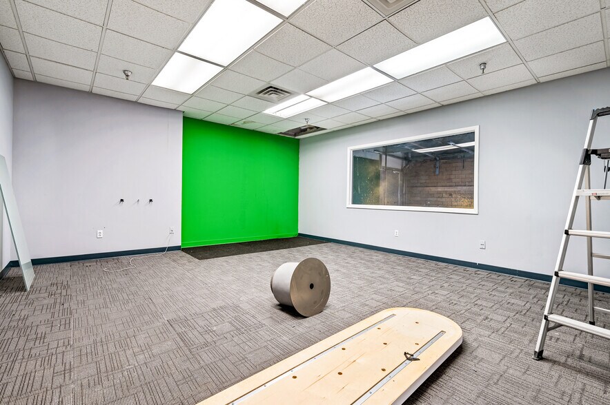 More Photos Of 2400 Penn Ave, Pittsburgh Unknown For Lease