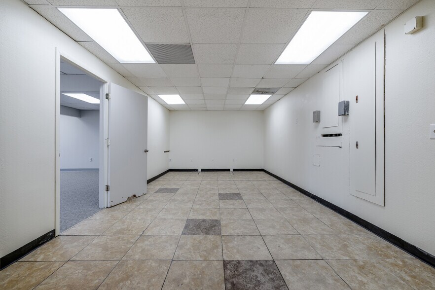 More Photos Of 1222 N Academy Blvd, Colorado Springs Auto Dealership For Sale