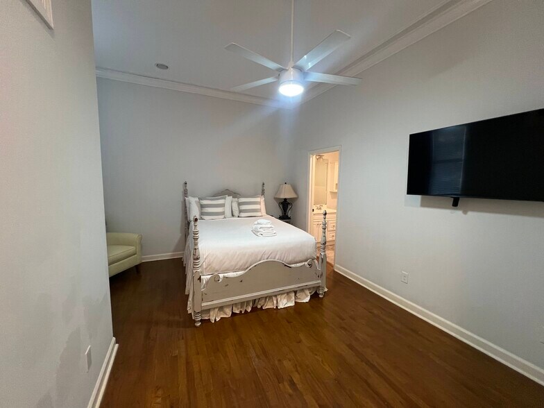 More Photos Of 419 Montgomery St, Savannah Office For Sale