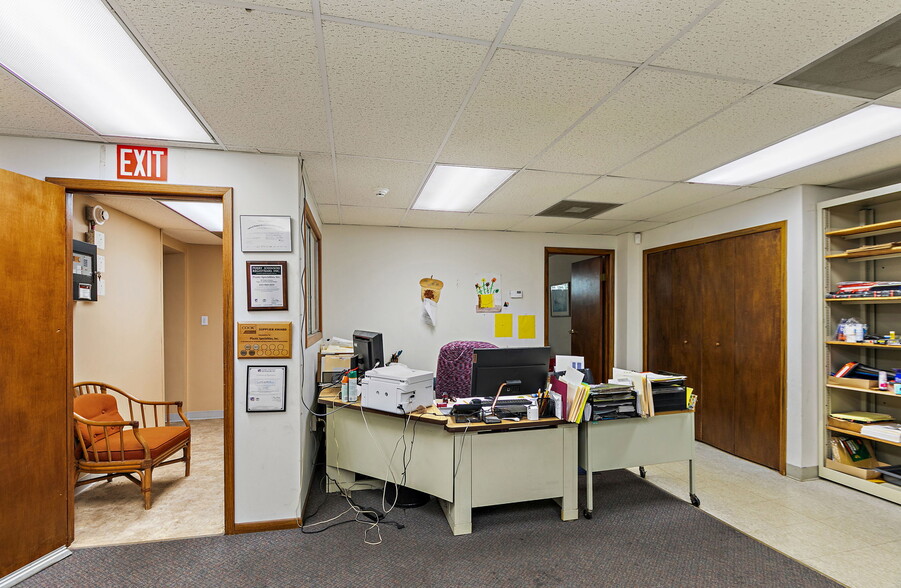 More Photos Of 303 Elgin Ave, Elgin Industrial For Sale