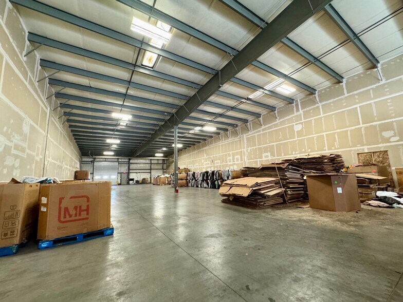 More Photos Of 3010 E 39th St, Kearney Warehouse For Sale