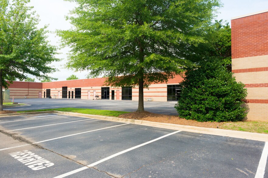 More Photos Of 7067 Old Madison Pike NW, Huntsville Unknown For Lease