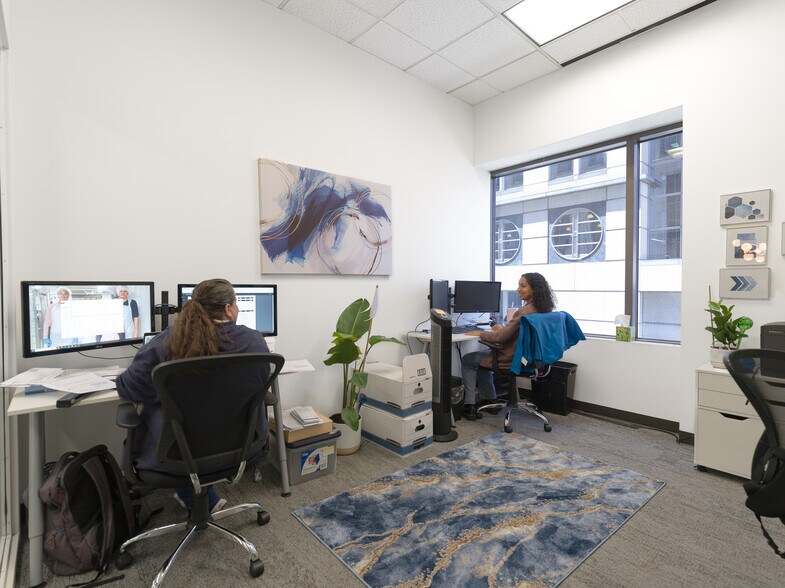 More Photos Of 211 W Wacker Dr, Chicago Coworking Space