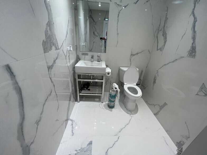 More Photos Of 525 Clematis St, West Palm Beach Office For Lease