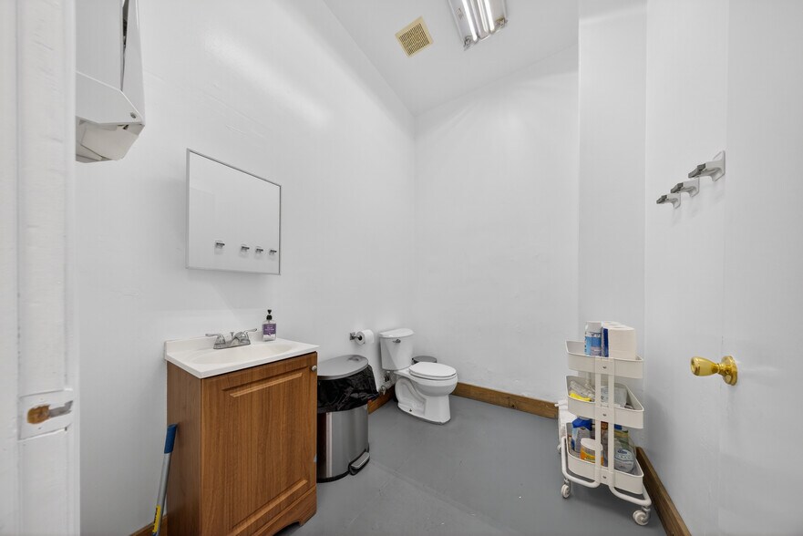 More Photos Of 5221 Pacific Blvd, Huntington Park Warehouse For Sale