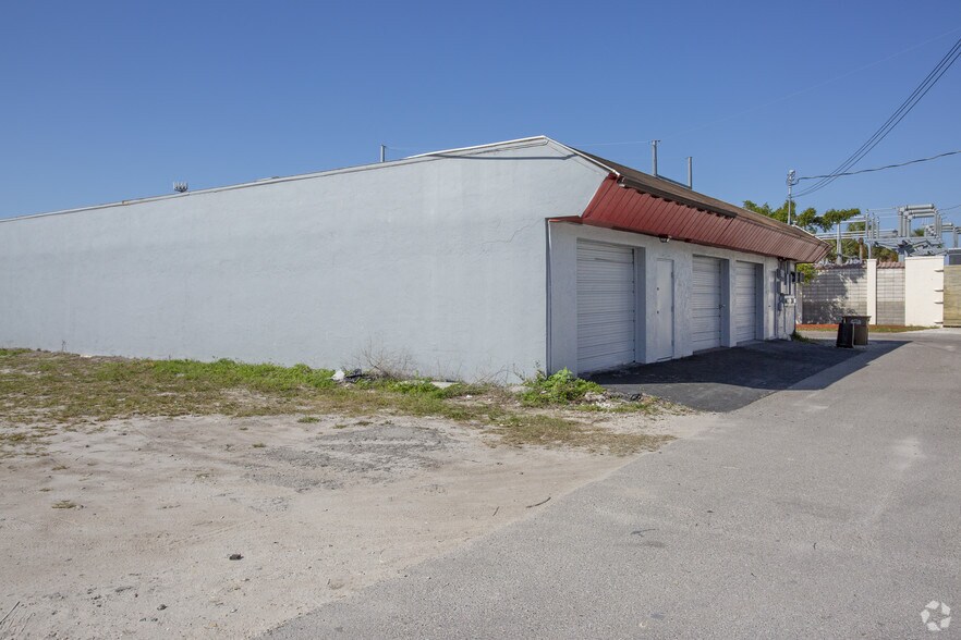 More Photos Of 861 SE 47th Ter, Cape Coral Freestanding For Lease