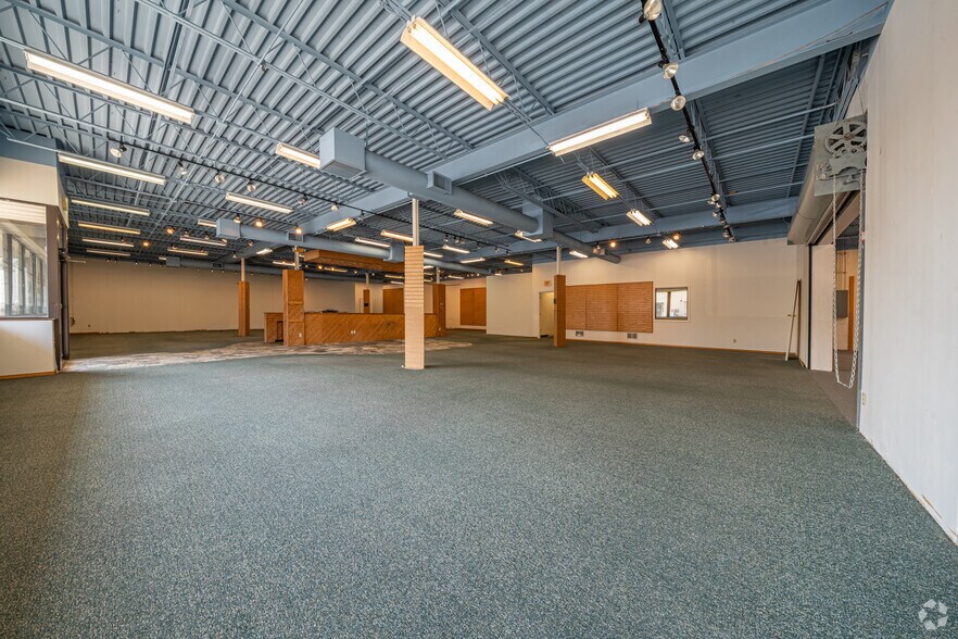More Photos Of 4700 N University St, Peoria Freestanding For Sale